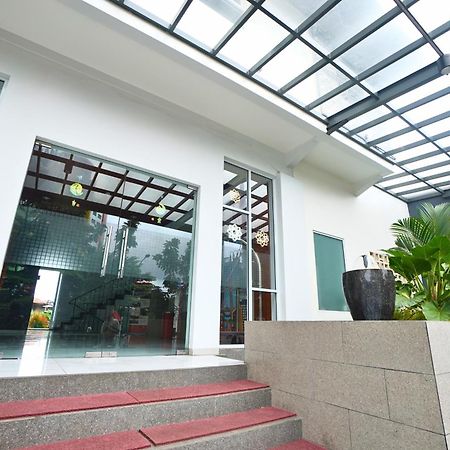Front One Hotel Pasir Koja Bandung Buitenkant foto