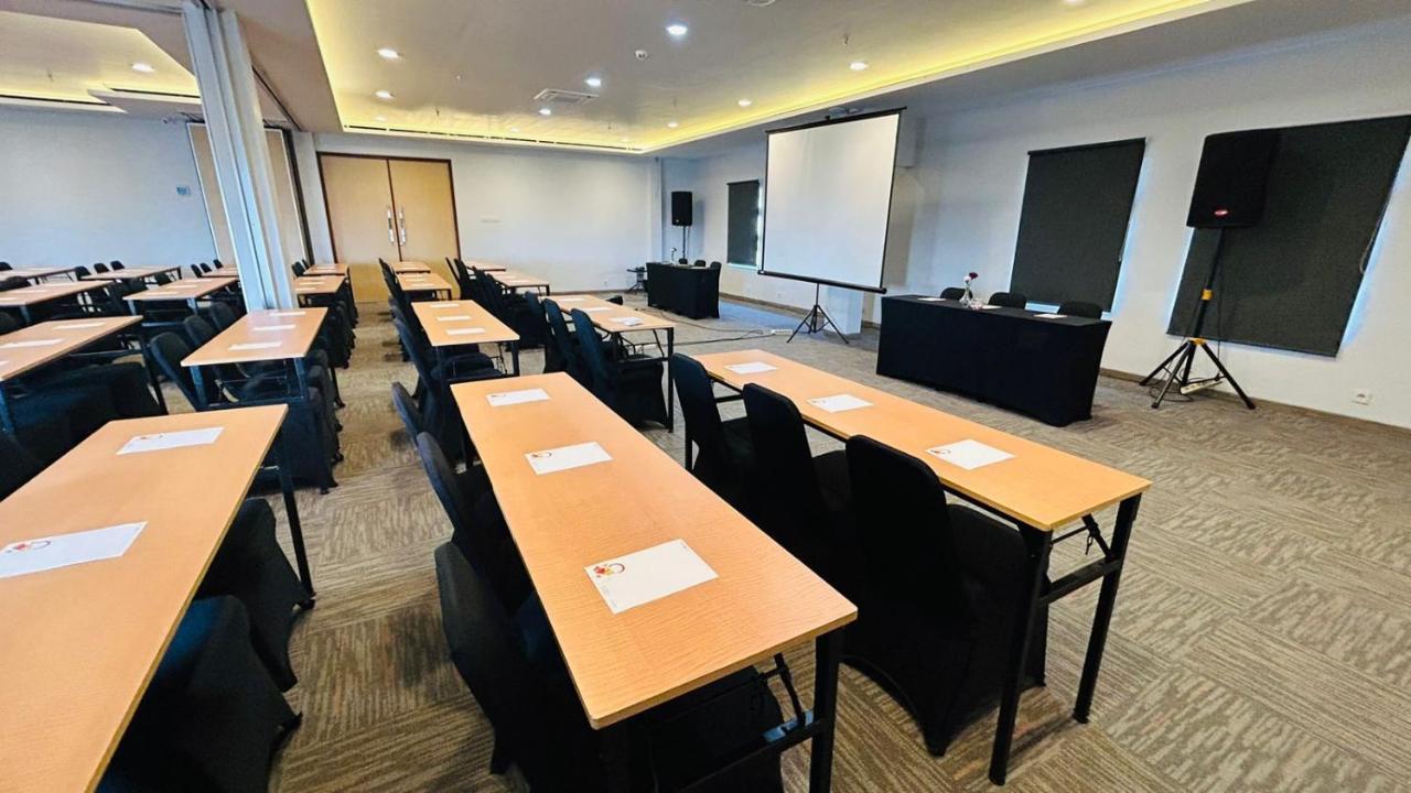 Front One Hotel Pasir Koja Bandung Buitenkant foto
