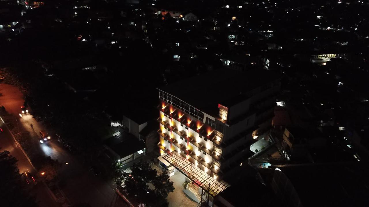 Front One Hotel Pasir Koja Bandung Buitenkant foto
