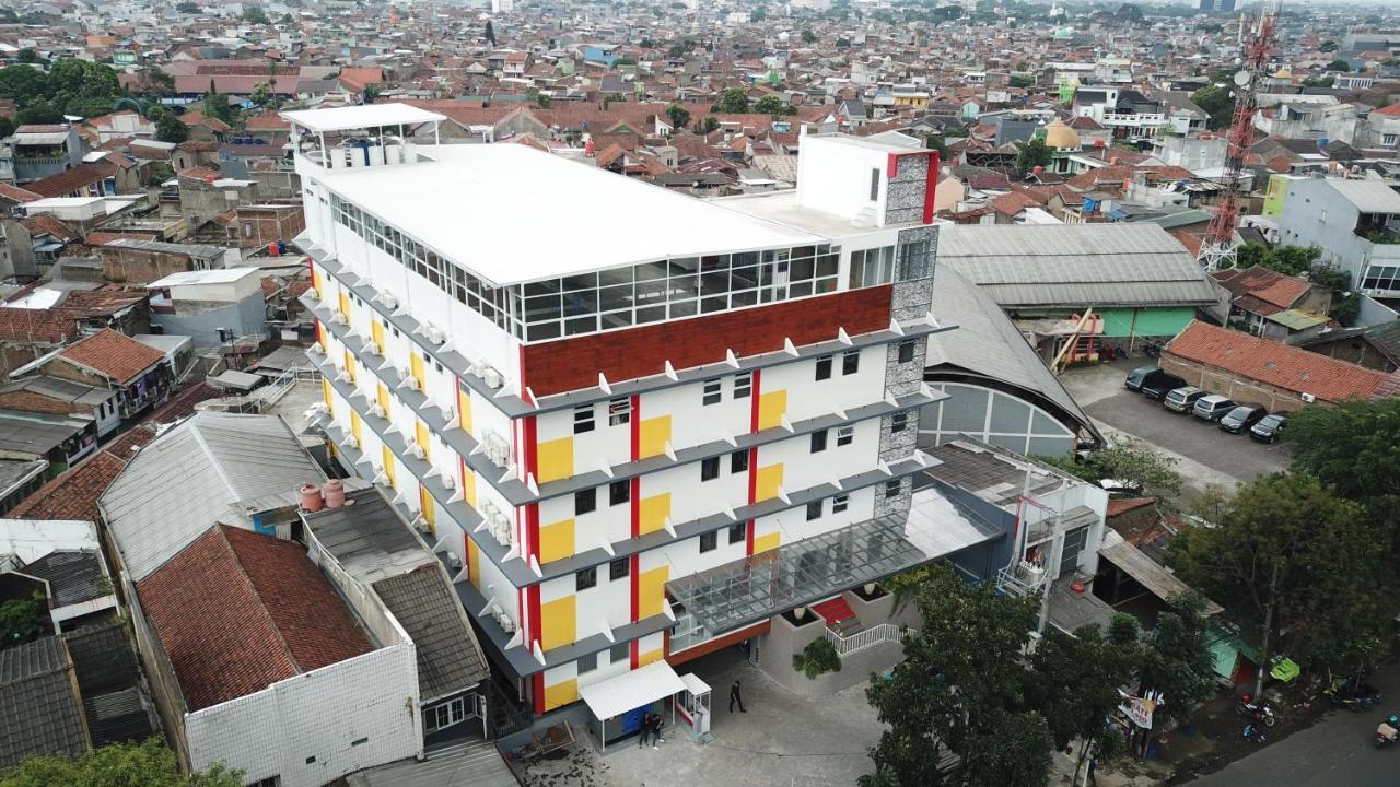 Front One Hotel Pasir Koja Bandung Buitenkant foto