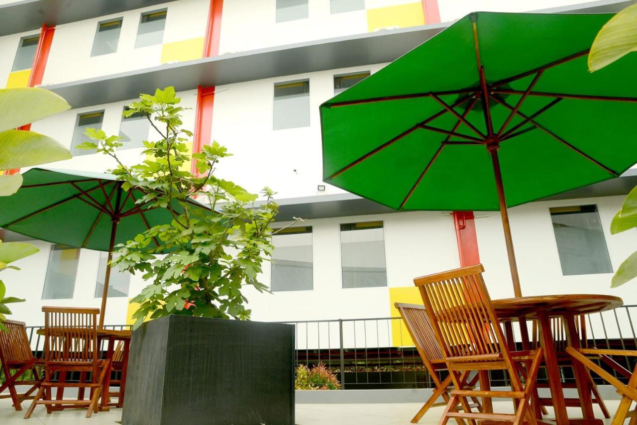 Front One Hotel Pasir Koja Bandung Buitenkant foto