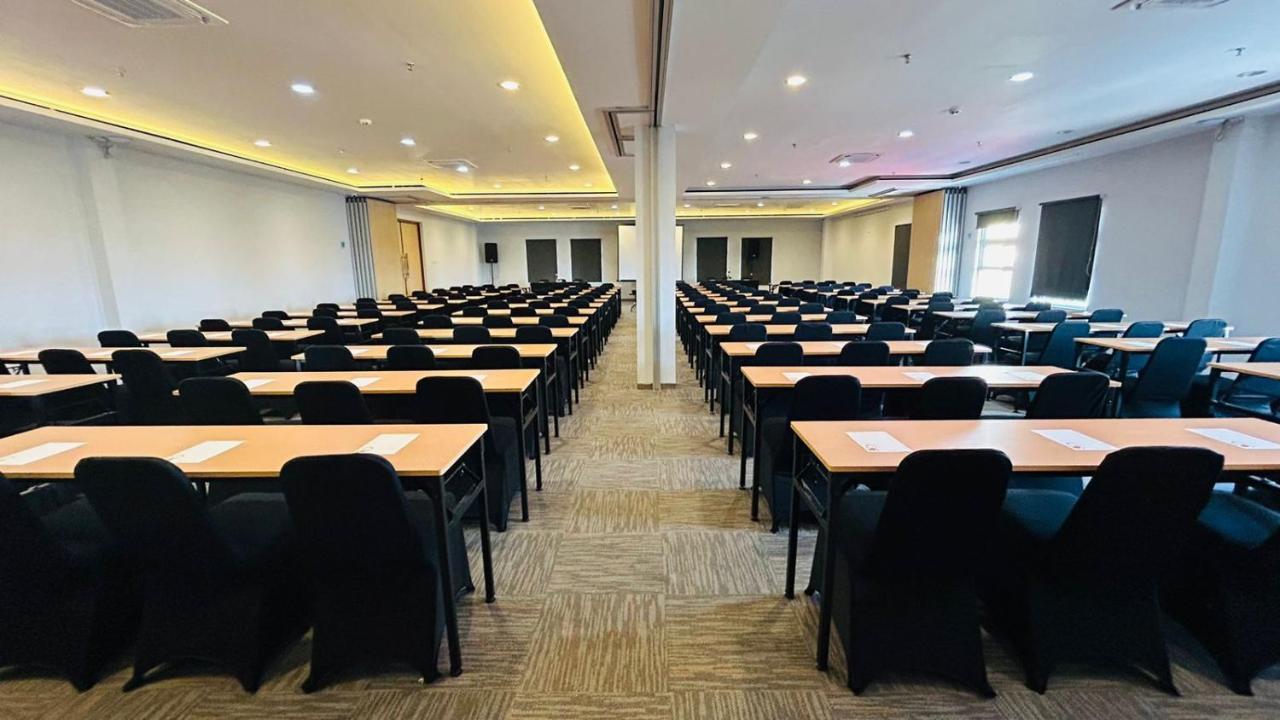 Front One Hotel Pasir Koja Bandung Buitenkant foto
