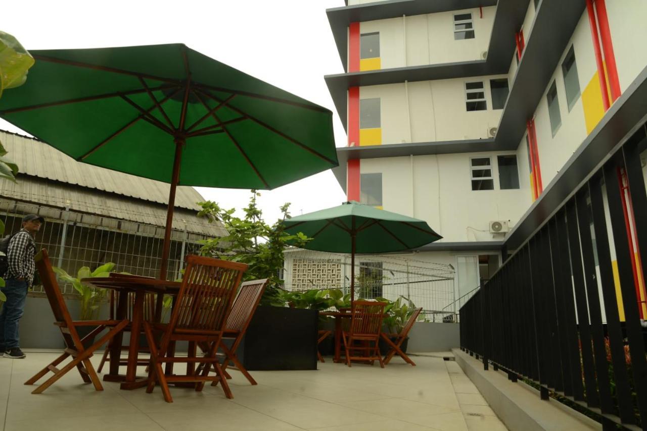 Front One Hotel Pasir Koja Bandung Buitenkant foto
