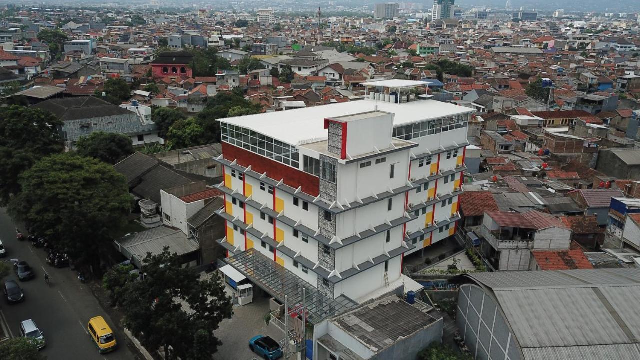 Front One Hotel Pasir Koja Bandung Buitenkant foto