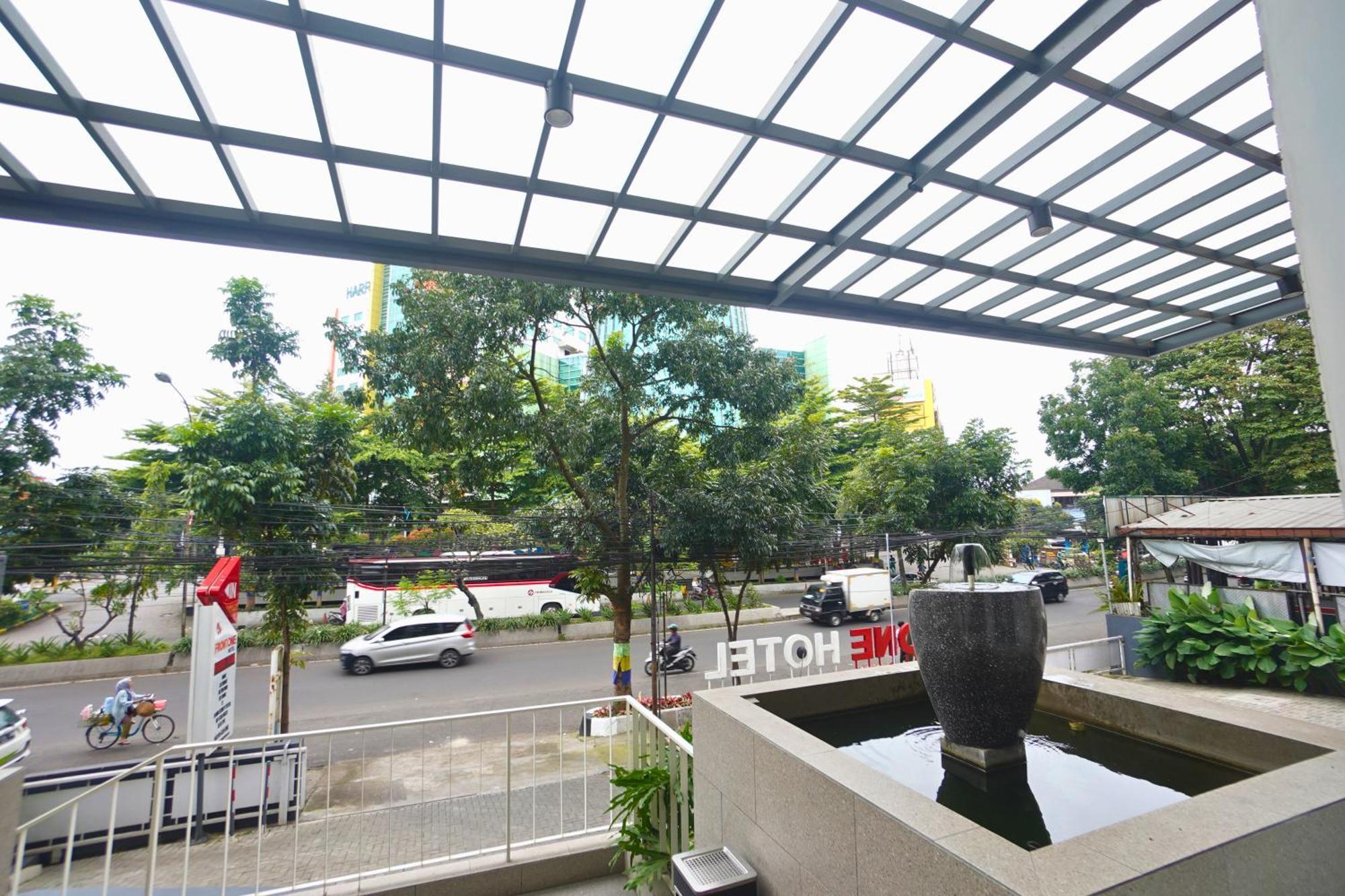 Front One Hotel Pasir Koja Bandung Buitenkant foto