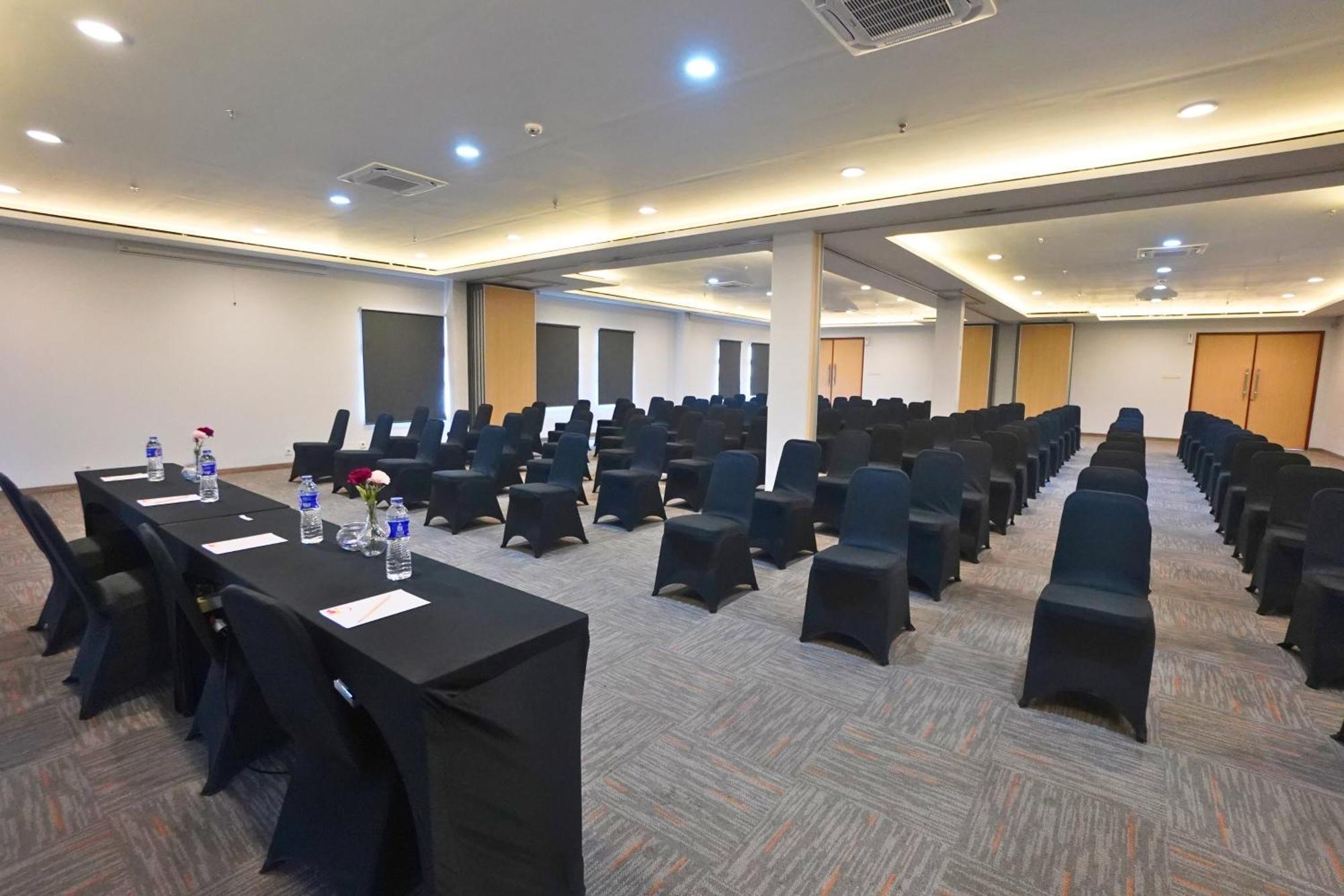 Front One Hotel Pasir Koja Bandung Buitenkant foto