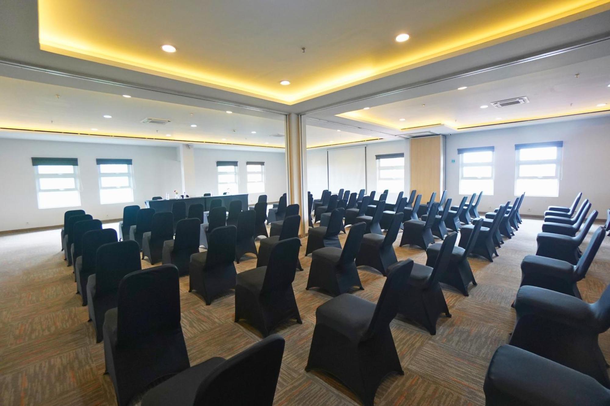 Front One Hotel Pasir Koja Bandung Buitenkant foto