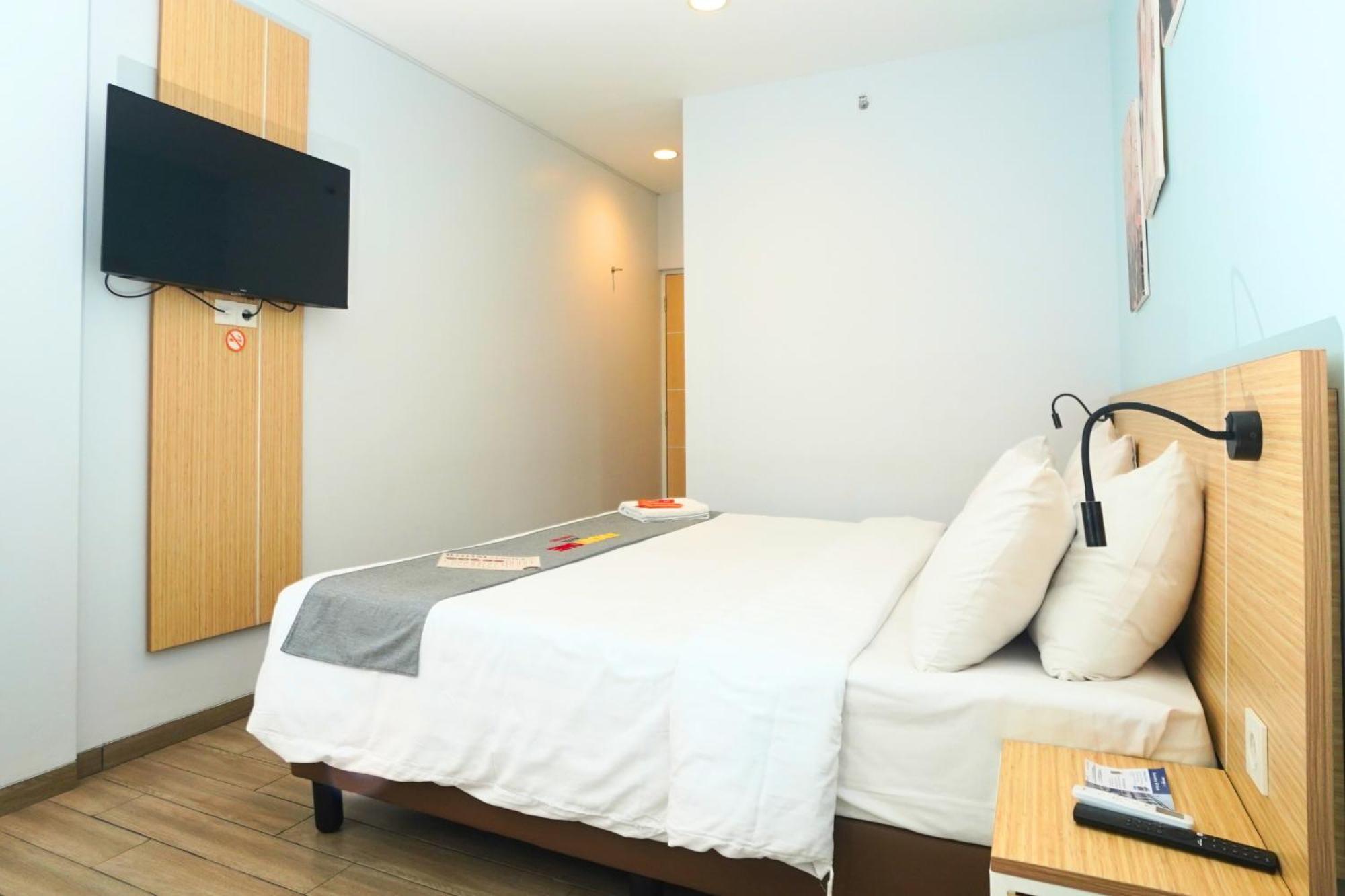 Front One Hotel Pasir Koja Bandung Buitenkant foto