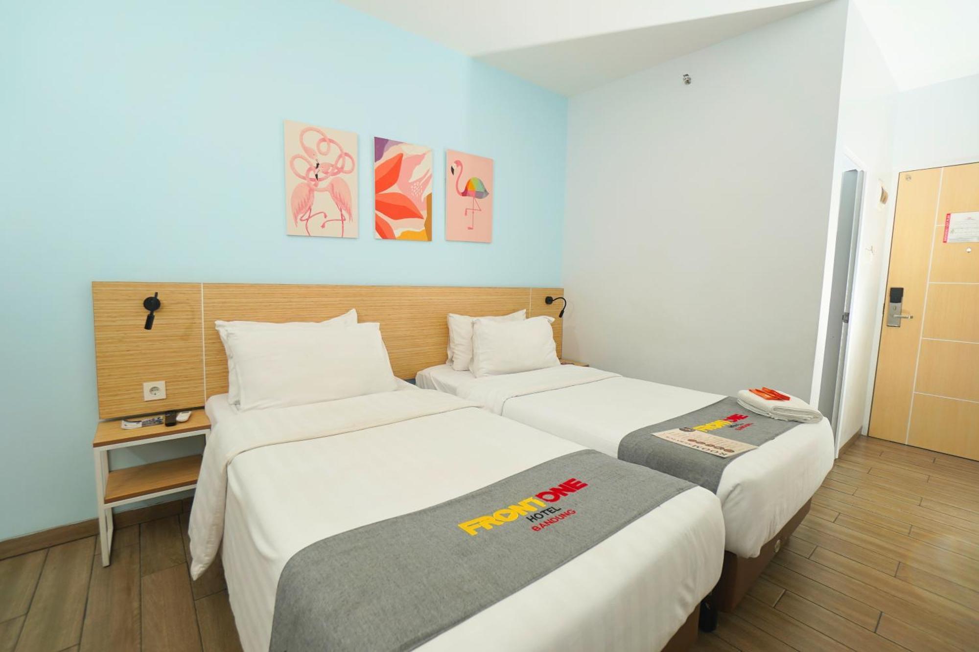 Front One Hotel Pasir Koja Bandung Buitenkant foto